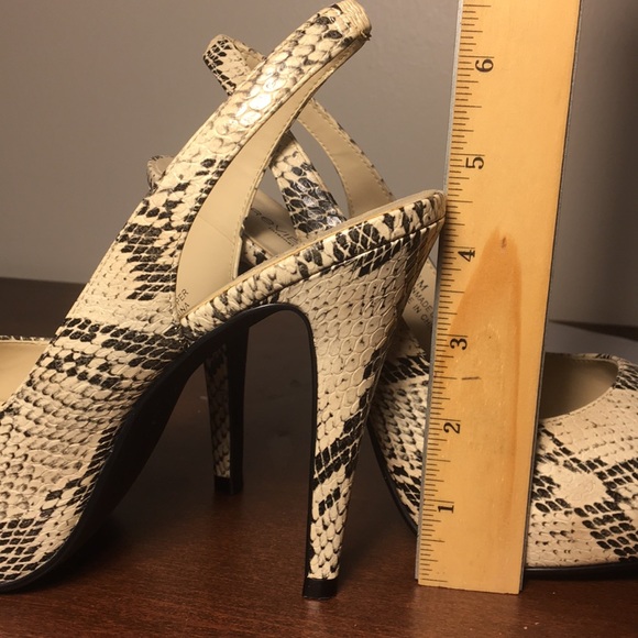 💥SALE $10💥 NWOT Faux snake leather open toe 7.5 - Picture 5 of 8